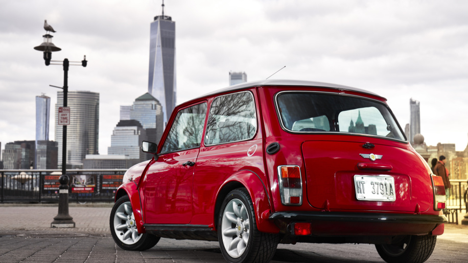 近日,mini官方放出classic mini electric车型的官方图片.