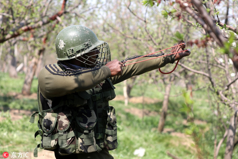 4 印控克什米尔多起冲突致19人死亡 警方向示威者开枪