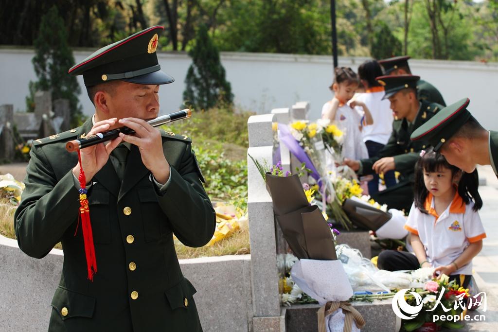 10 铭记英烈事迹 续写光荣使命