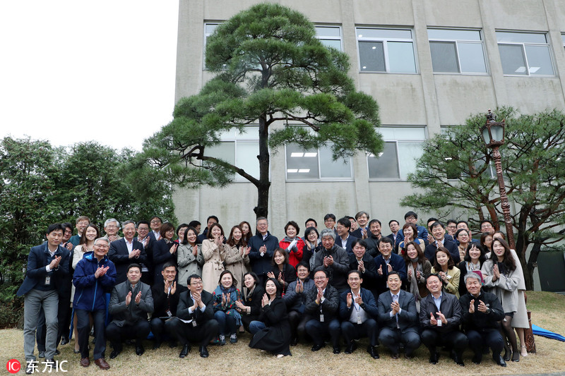 当地时间2018年4月5日,韩国首尔,5日迎来韩国植树节,韩国总统文在寅偕
