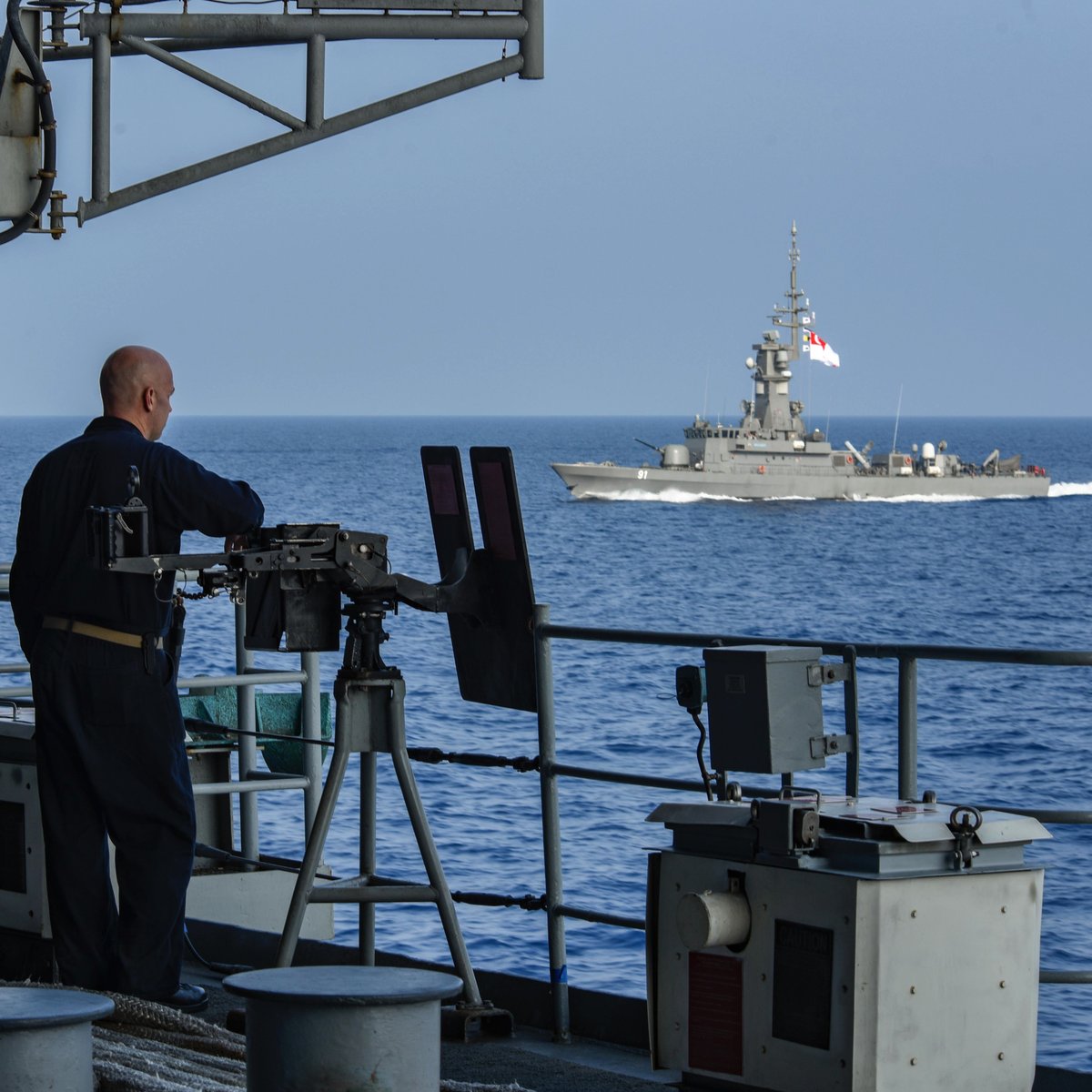 两国在南海进行军演