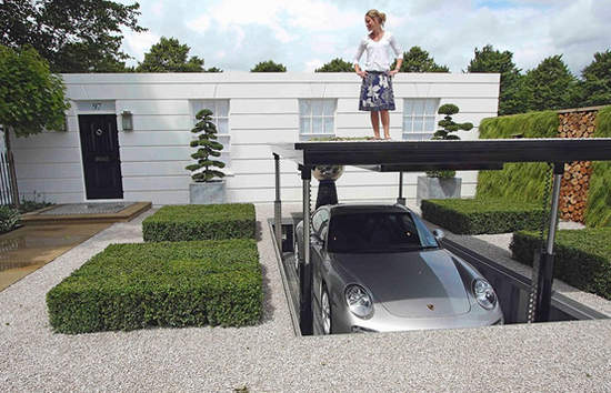 车库设有排水系统和发电机，遇上下雨天也不用担心。