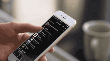 要是手机或电脑没电了，在茶几侧面就有USB充电口和电源插口，可以说非常人性化了。