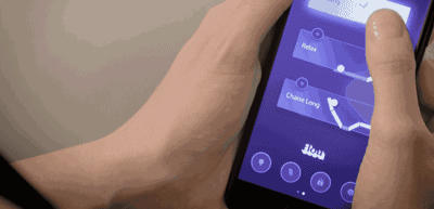 还有能让你以最舒服的姿势坐在床上边吃零食边看电影模式，