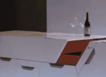 就是这价格有点贵。。。大约6.5万一套吧。我还是老老实实去装个厨房吧。