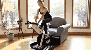 用完后折叠起来再塞回椅子内，完全不占空间，小户型也能拥有！