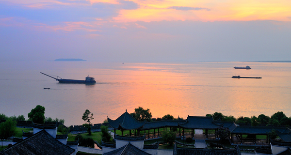 肖洋桂 通讯员 刘卫平 张永庆)今天上午,常德市西湖管理区柳林嘴临江