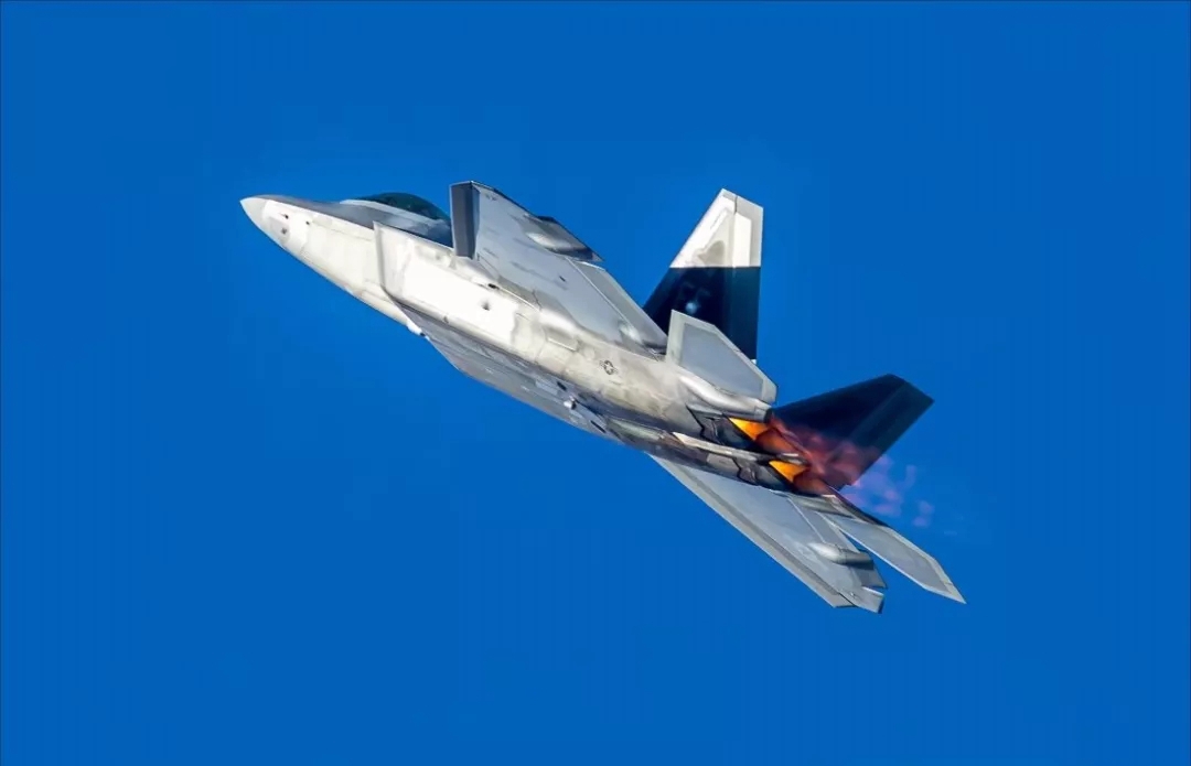 南美最大航展开幕f22秀超机动性