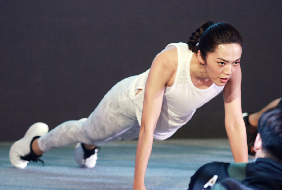 姚晨变拳击女神做训练大秀曼妙身材