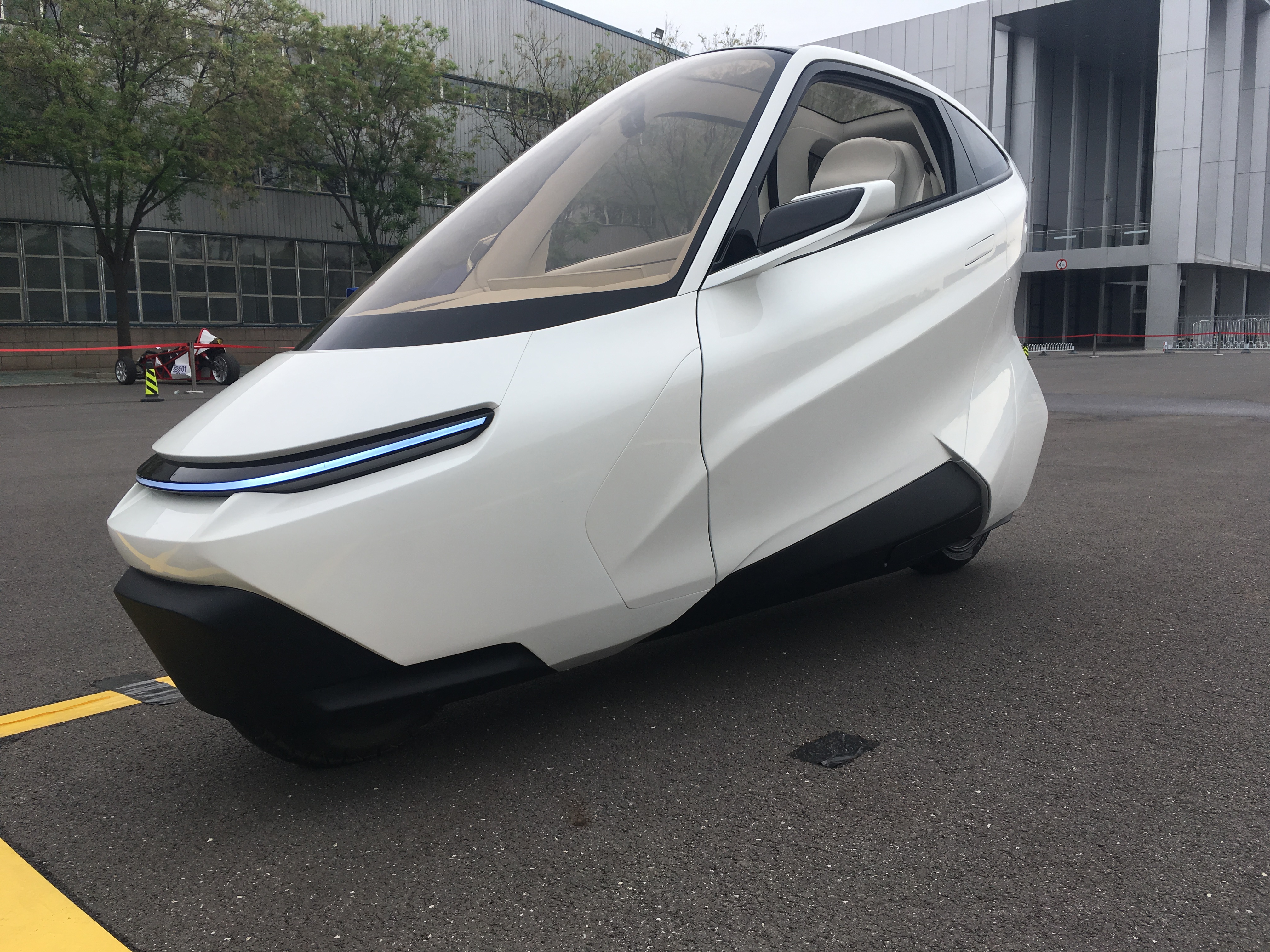 【道听图说】未来已至 凌云两轮电动汽车原型车