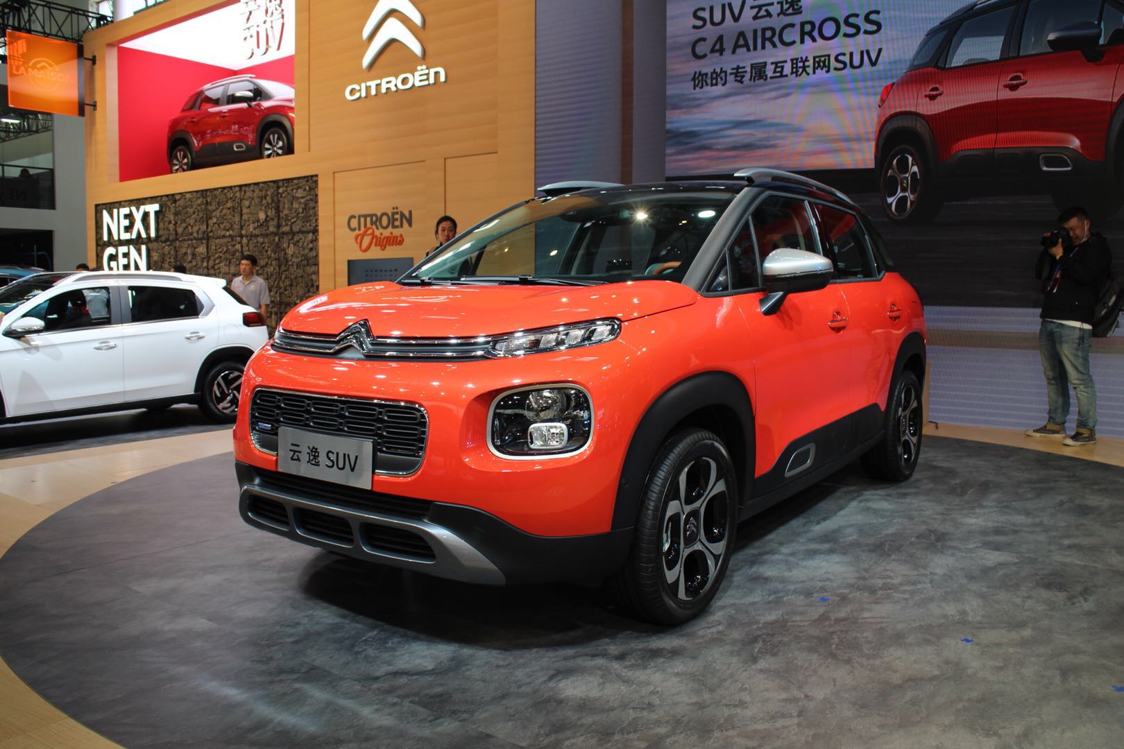 东风雪铁龙首款智能suvc4aircross云逸亮相北京车展