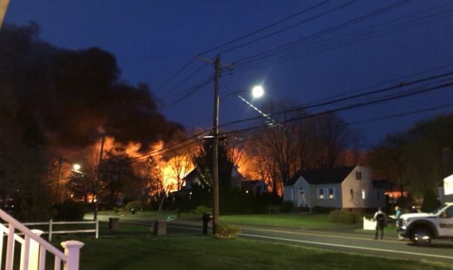 美国康涅狄格州发生爆炸 4名警察受伤