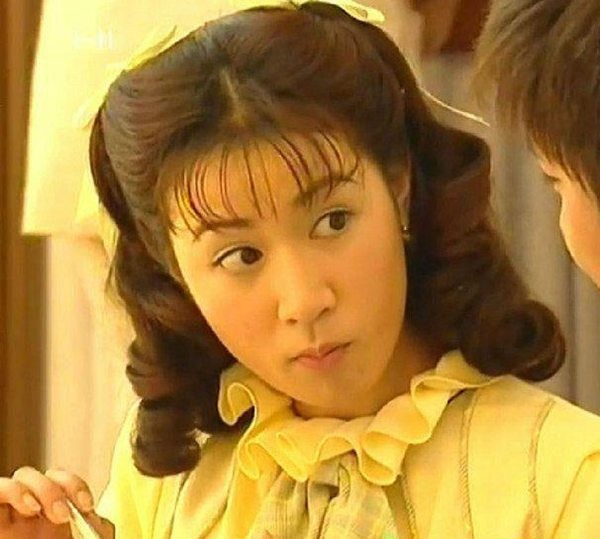 18年前港剧《七姐妹》 捕捉到一个少女感爆棚的佘诗曼