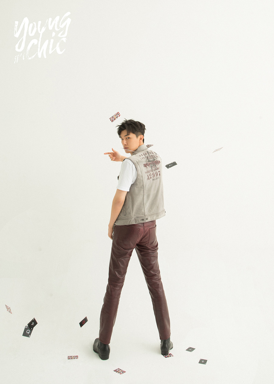 杨旭文最新写真曝光 长腿吸睛化身魔幻少年