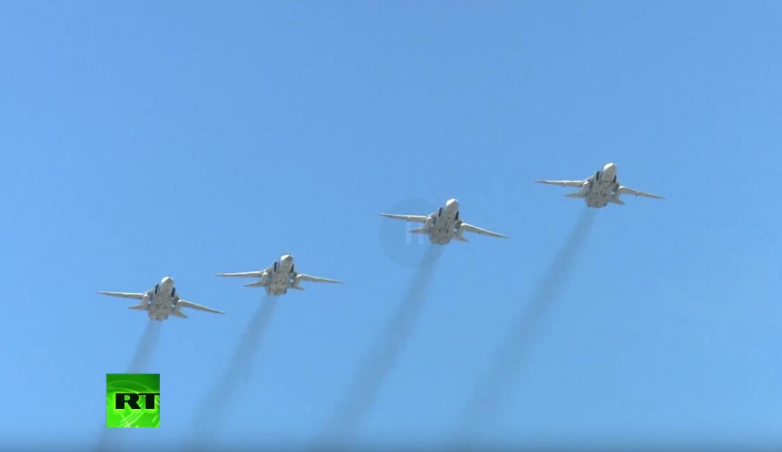 苏-24m战斗轰炸机4机编队