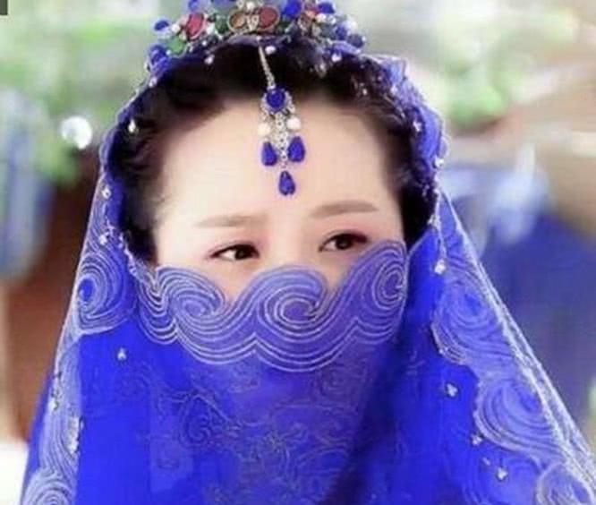古装剧中女星戴面纱:1,景甜,充满了异域风情,简直美翻了