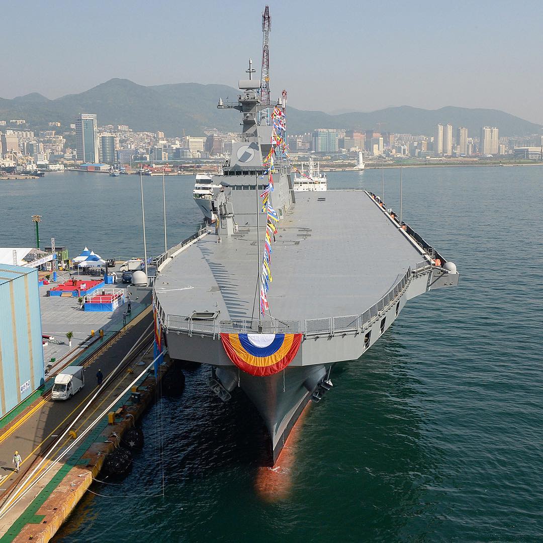 现代战舰韩国航母图片