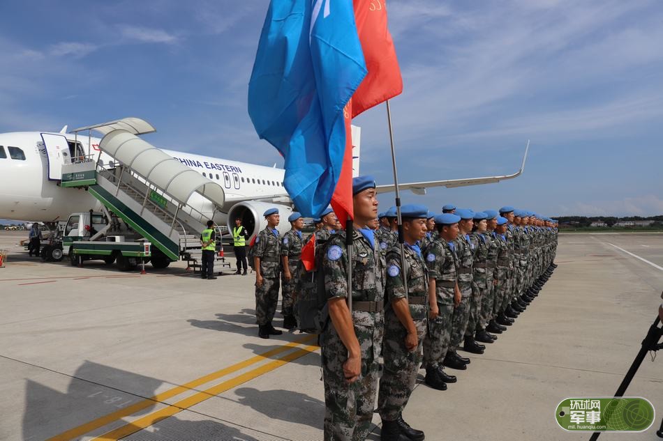 出征中国蓝盔第十七批赴黎维和部队出发