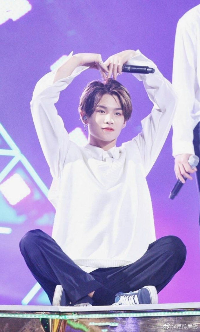 ninepercent九人的花式比心网友想舔屏