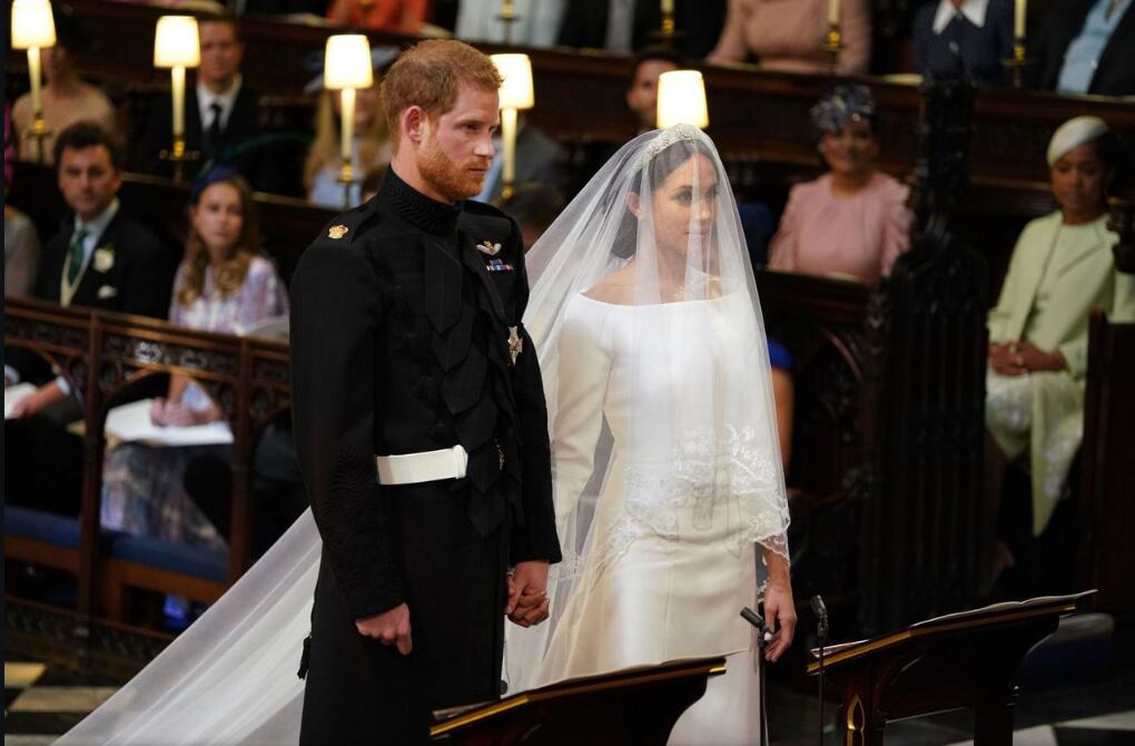 哈里王子在温莎堡圣乔治教堂举行盛大婚礼