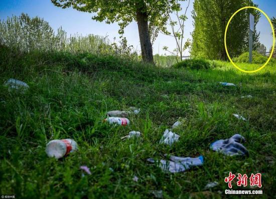 资料图:被丢弃的矿泉水瓶. 文字来源:环球网 图片来源:视觉中国