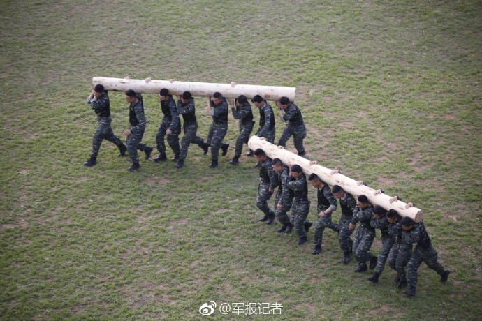 9 武警特战队员魔鬼周训练挑战体能极限