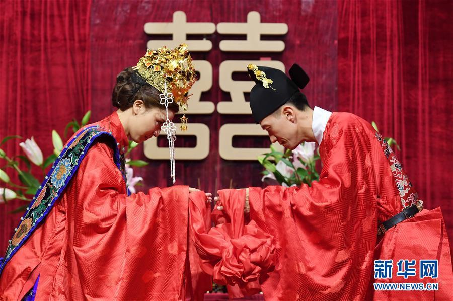 台湾汉服婚礼展示中华传统文化