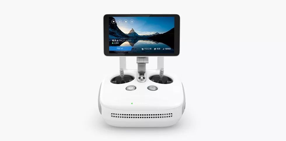 *Phantom 4 ProV2.0配备的一体式遥控集成了一块最高亮度达到1000cd/m⊃2;的5.5英寸1080P高亮显示屏。