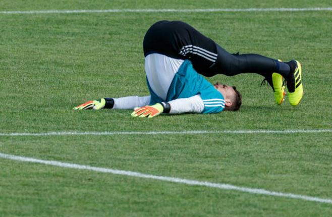 17 赫迪拉"飞踹"基米希 穆勒一旁看戏!他还笑