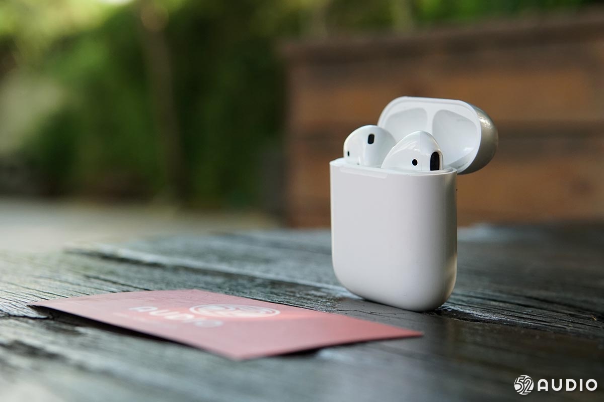 我爱音频网小编从网上采购了一套外观酷似苹果airpods的山寨货,与正版