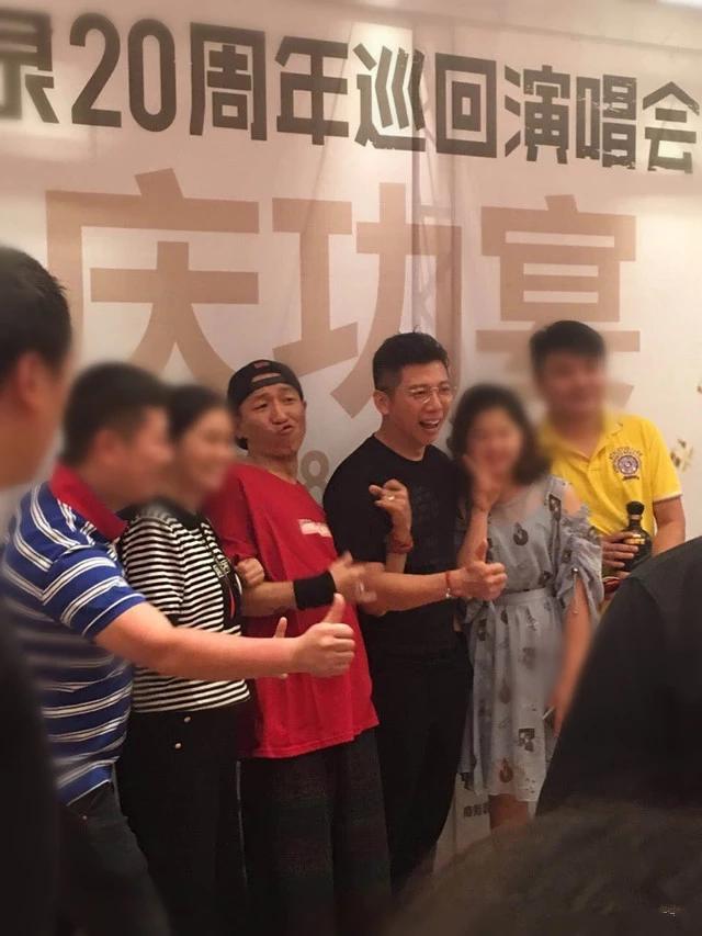 陈羽凡也借歌词原谅过去原谅白百何，现在两人各自开始，各自安好，也是值得开心的事情。