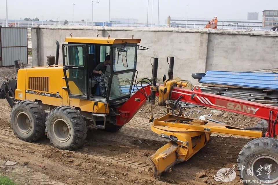 空军找上蓝翔 为的就是挖掘机