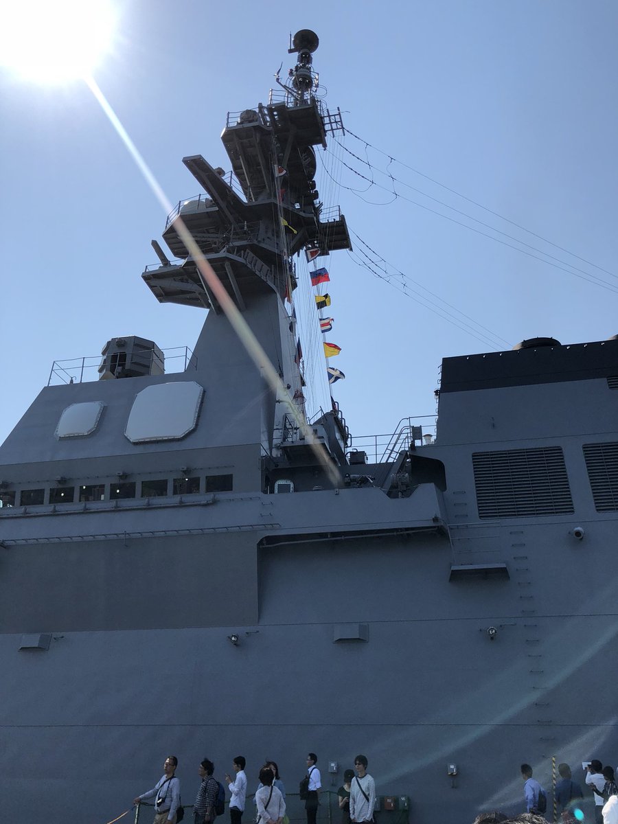 而门司港和当年屈辱的《马关条约》签署地下关市只隔着一条关门海