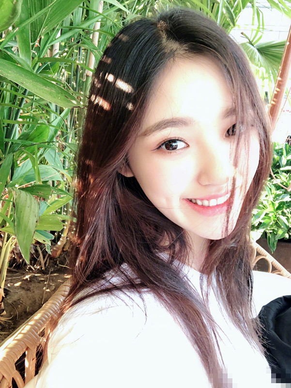 林允瘦身成功晒腿部淤青照惨不忍睹