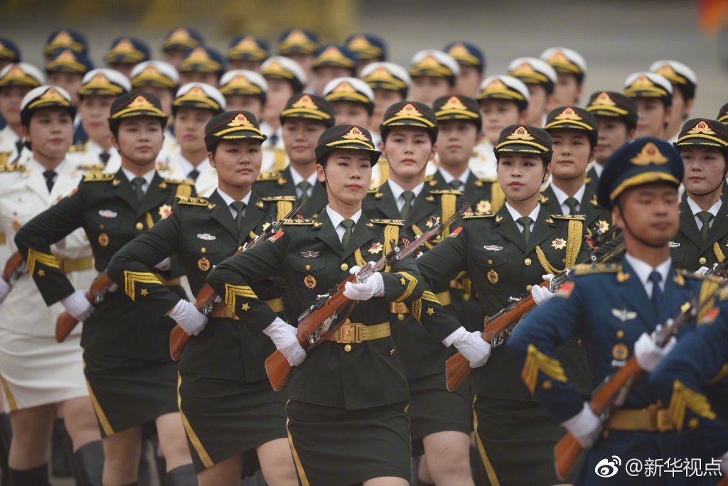 4 又美丽又坚毅!仪仗队女兵方阵巾帼不让须眉