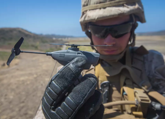 美国陆军购买微型军用侦察无人机黑色大黄蜂