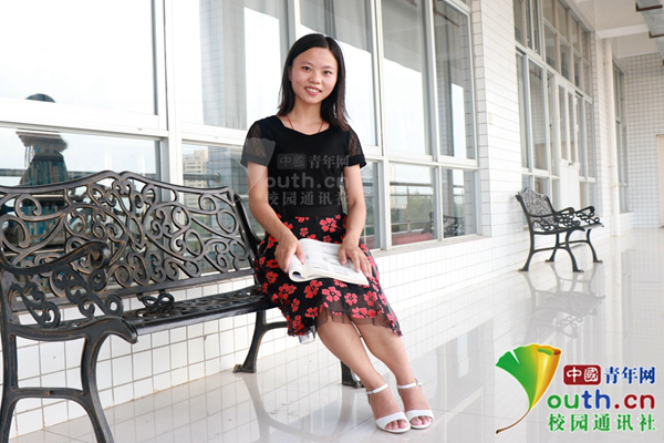 图为双胞胎姐姐陈翠华