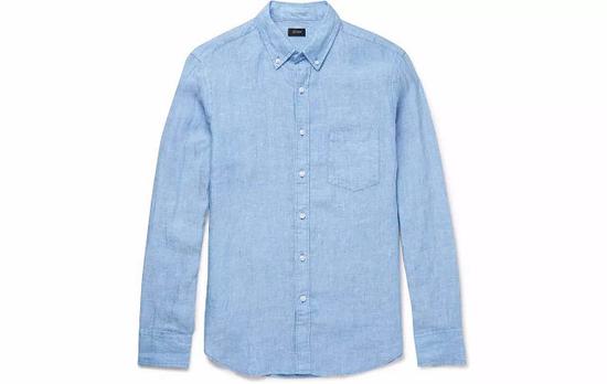 ● J.Crew 的牛仔衬衫两边各有一个扣子固定的暗扣领，也是亚麻材质的。