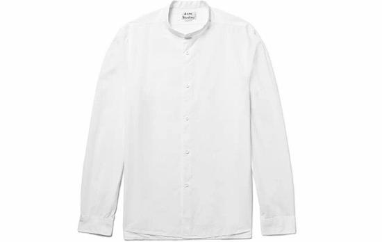 ● Acne Studios 的立领衬衫非常文艺，版型是修身的流线型款，适合大多数人。