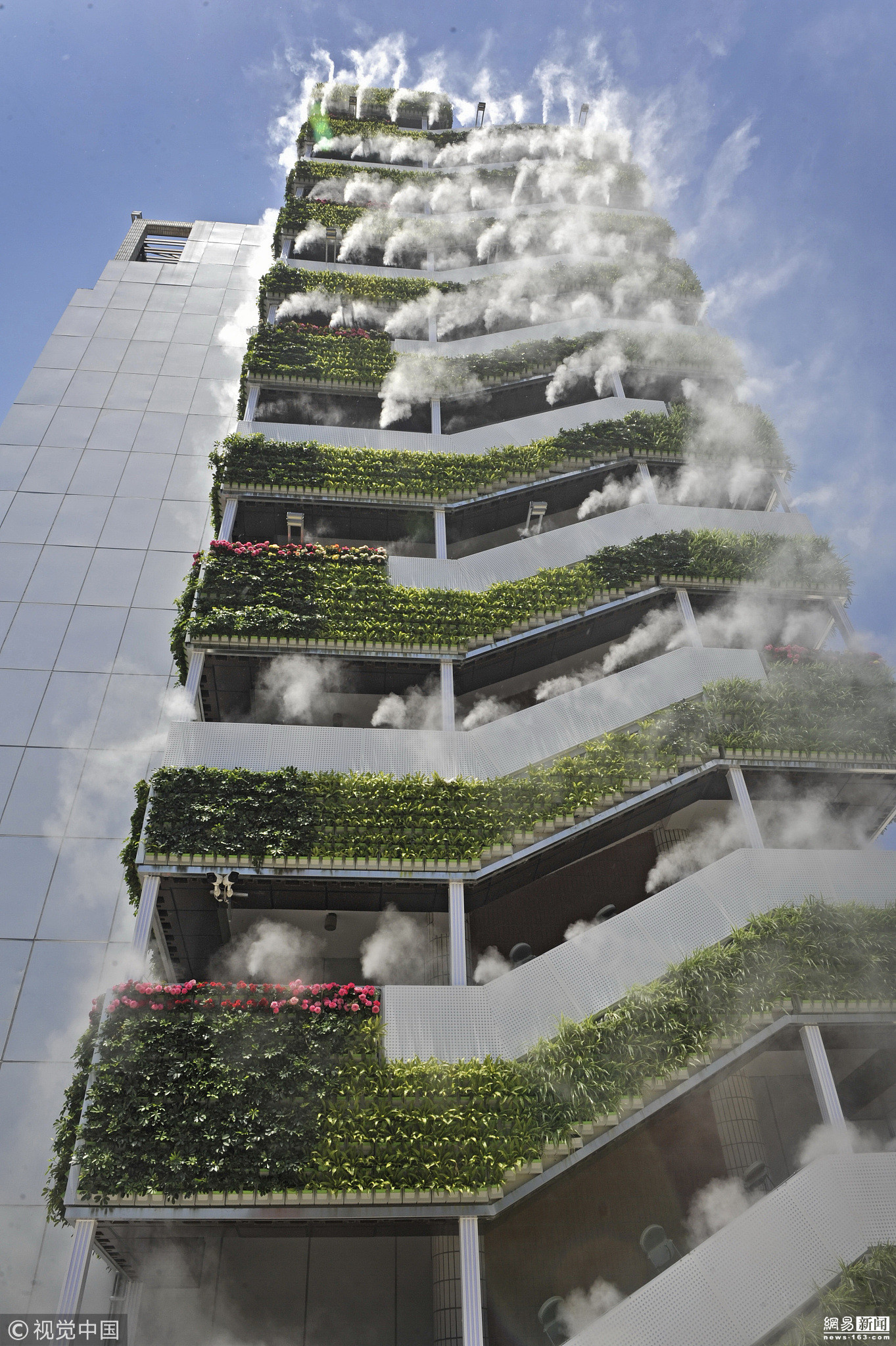 西安10层高楼成网红垂直绿化仙气飘飘