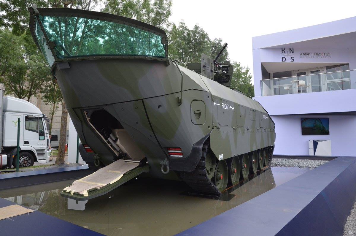 德国展示新型船型两栖装甲车