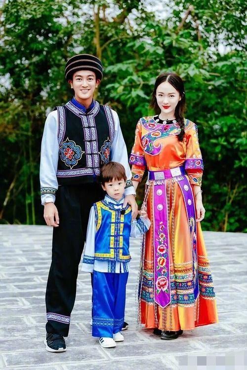 单看刘亦菲出席《烽火芳菲》发布会的精修照，依旧美美哒。