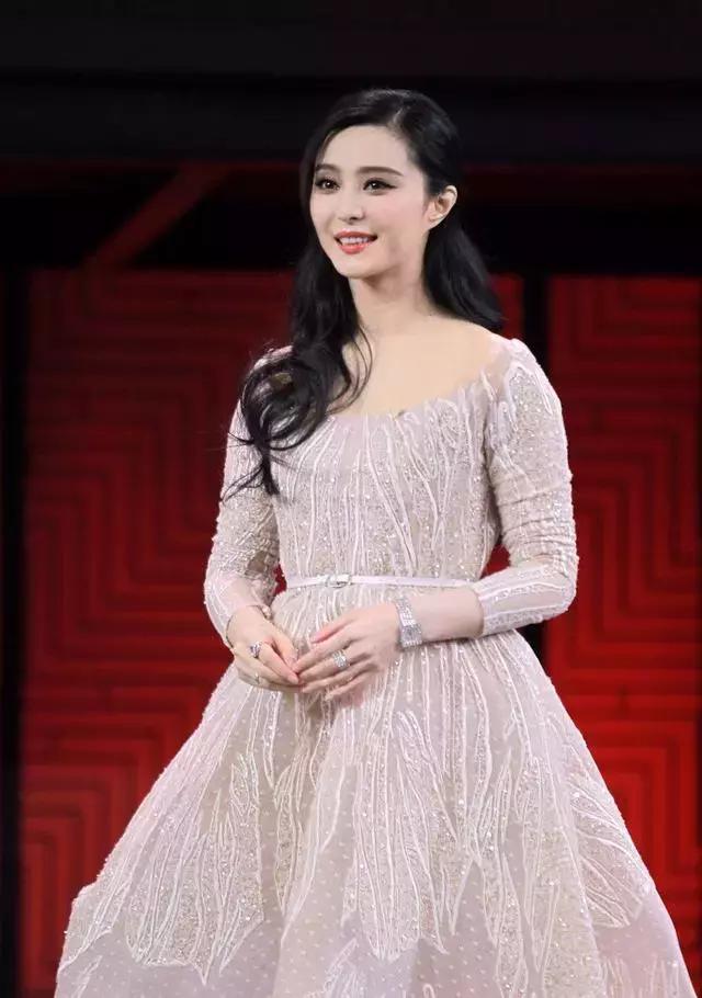 29岁景甜同框35岁范冰冰,网友:气质差距绝不止一个6岁!