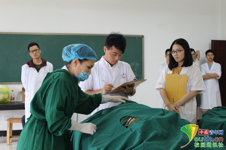 医学生的课堂是什么样子?湖南一高校大学生现场操作展示