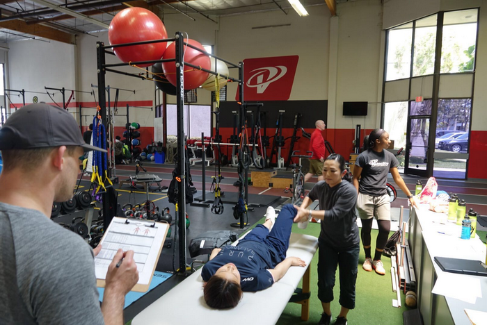 自由式滑雪u型场地国家集训队赴美国进行体能强化训练