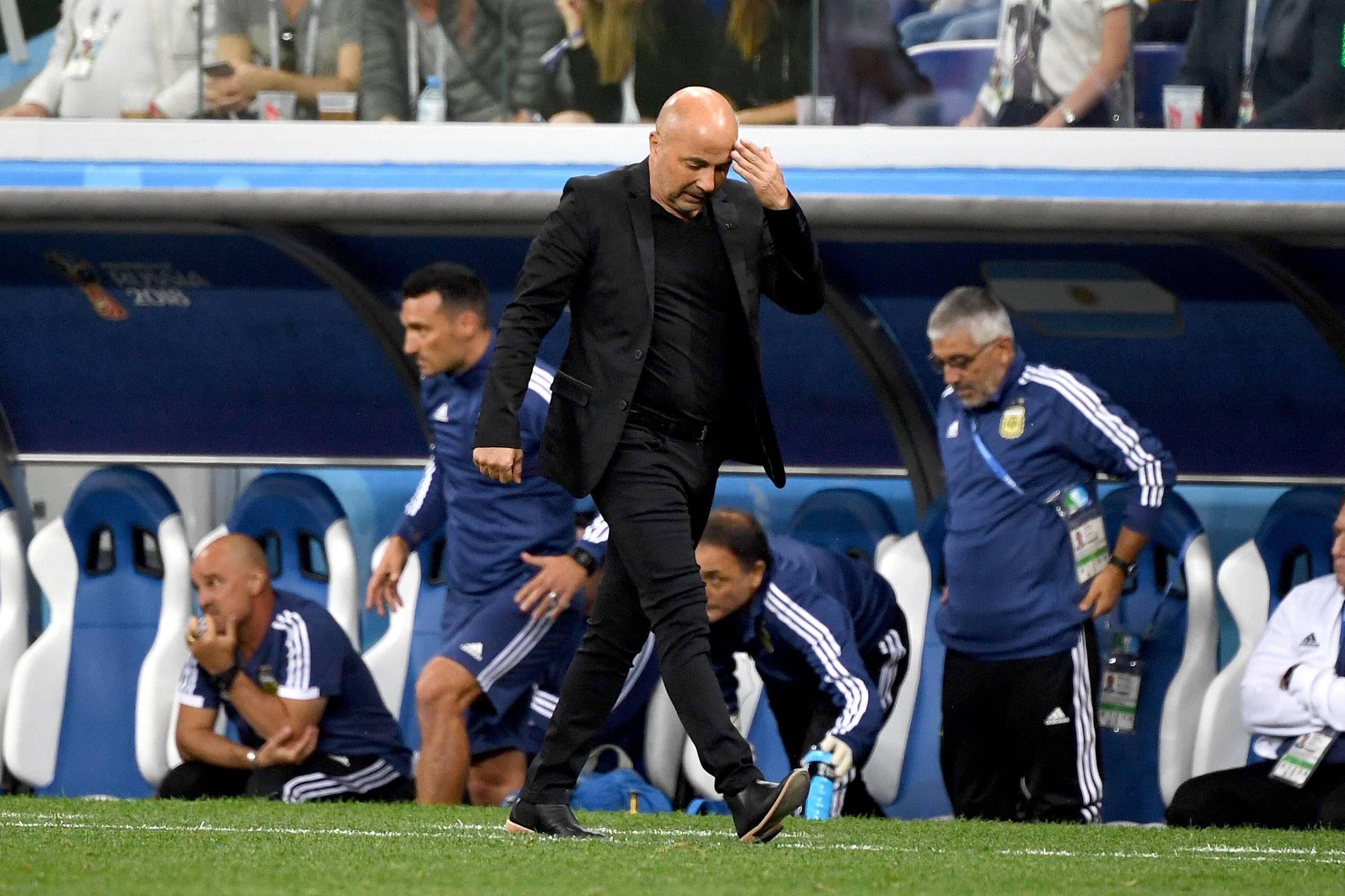 阿根廷球员们在输给克罗地亚队之后,集体要求主帅豪尔赫·桑保利下课