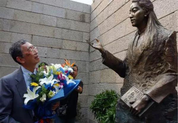 2005年9月，张纯如铜像在侵华日军南京大屠杀遇难同胞纪念馆落成。