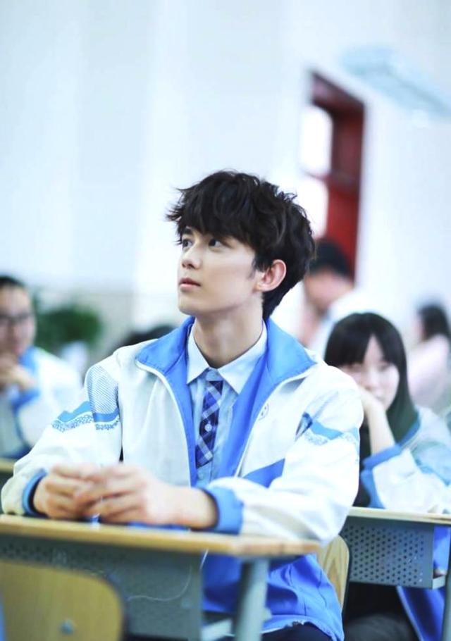 吴磊此前参加北电艺考时已经取得表演专业全国第一,不光是学校的胁葺