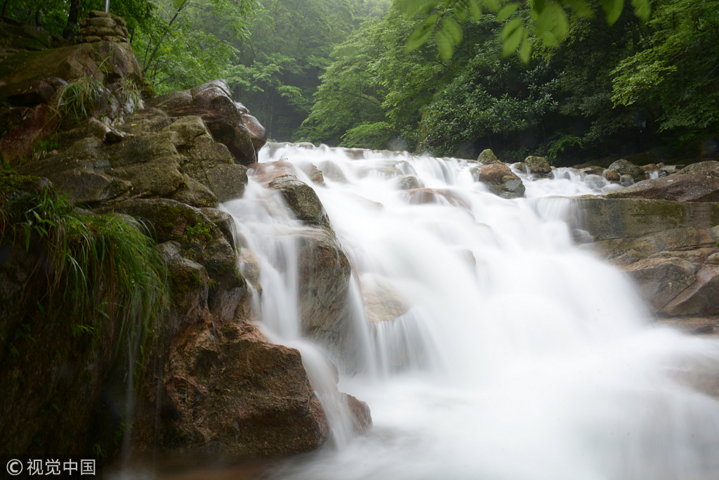 强降雨过后安徽黄山现水体景观