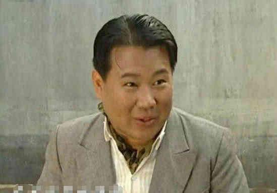 仔细看有点像林俊杰,这样发型的郭德纲还是很少见的。谁变化大?